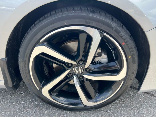 Vehicle image 13 of 58