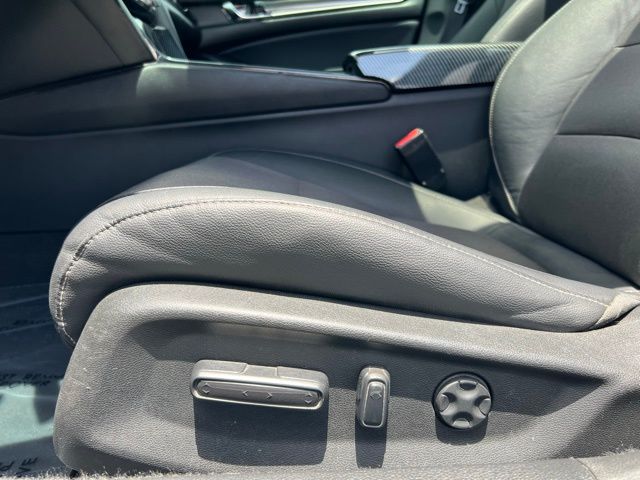 Vehicle image 25 of 58