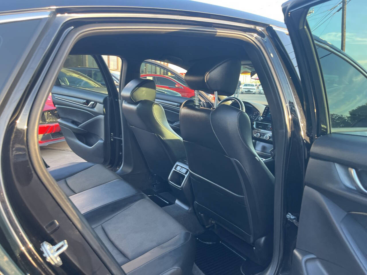 Vehicle image 15 of 20