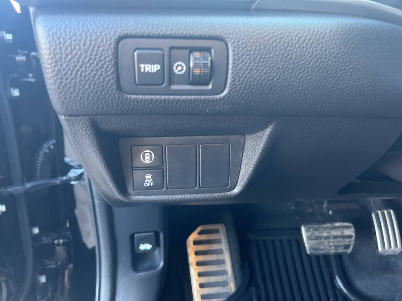 Vehicle image 9 of 20