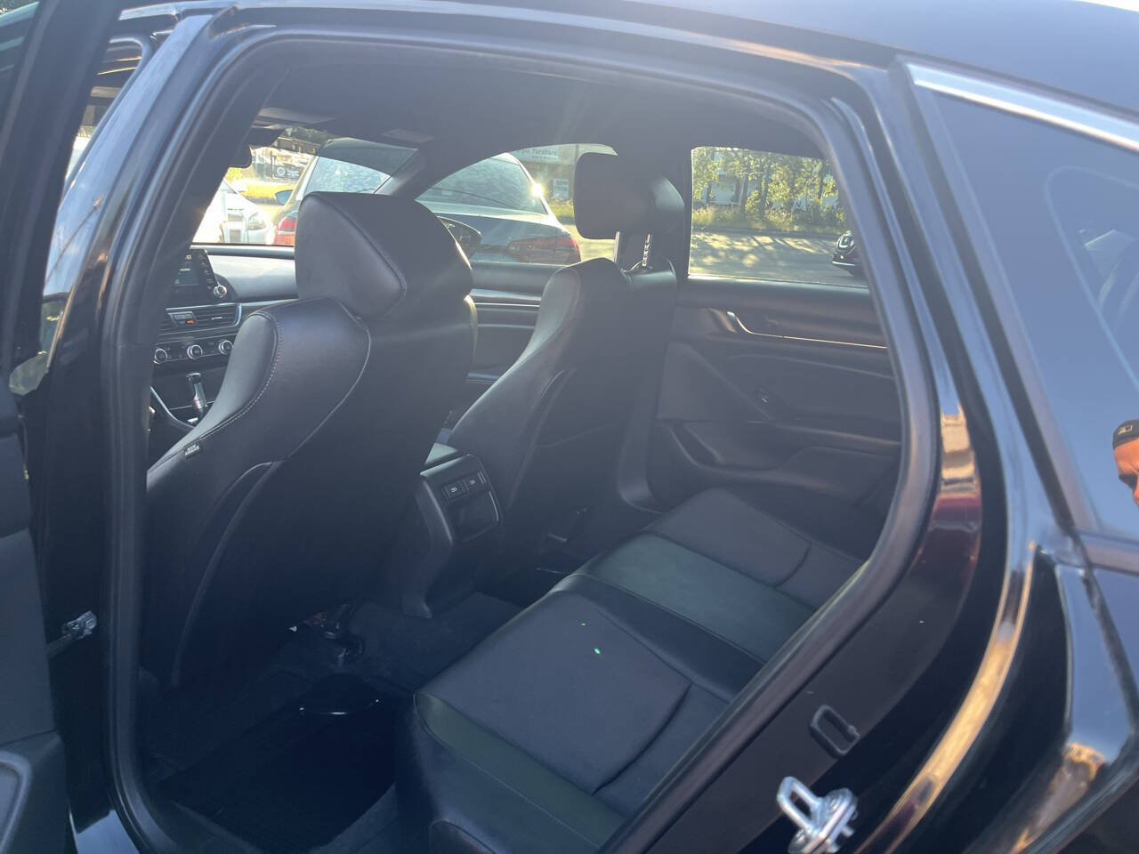 Vehicle image 14 of 20