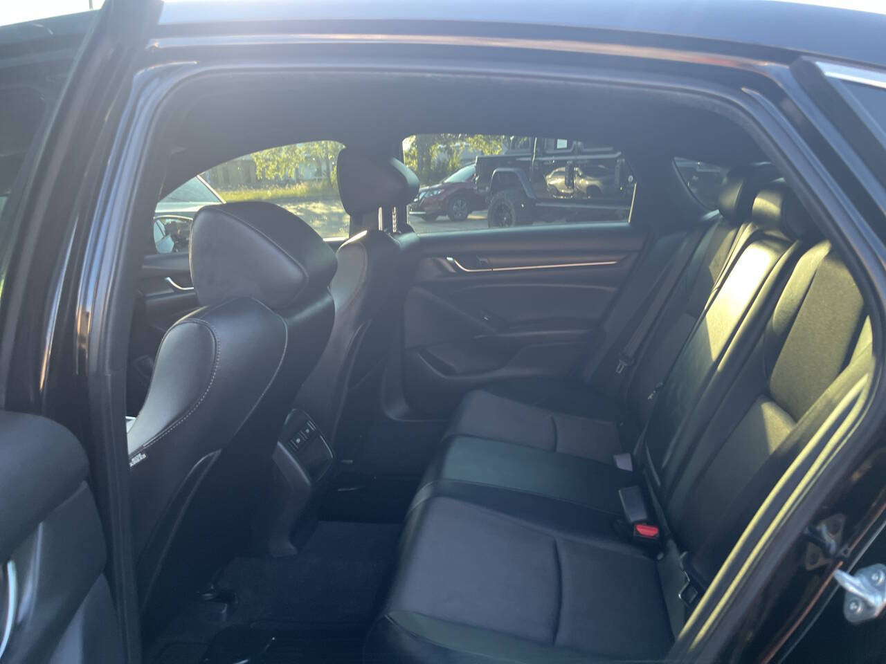 Vehicle image 16 of 20