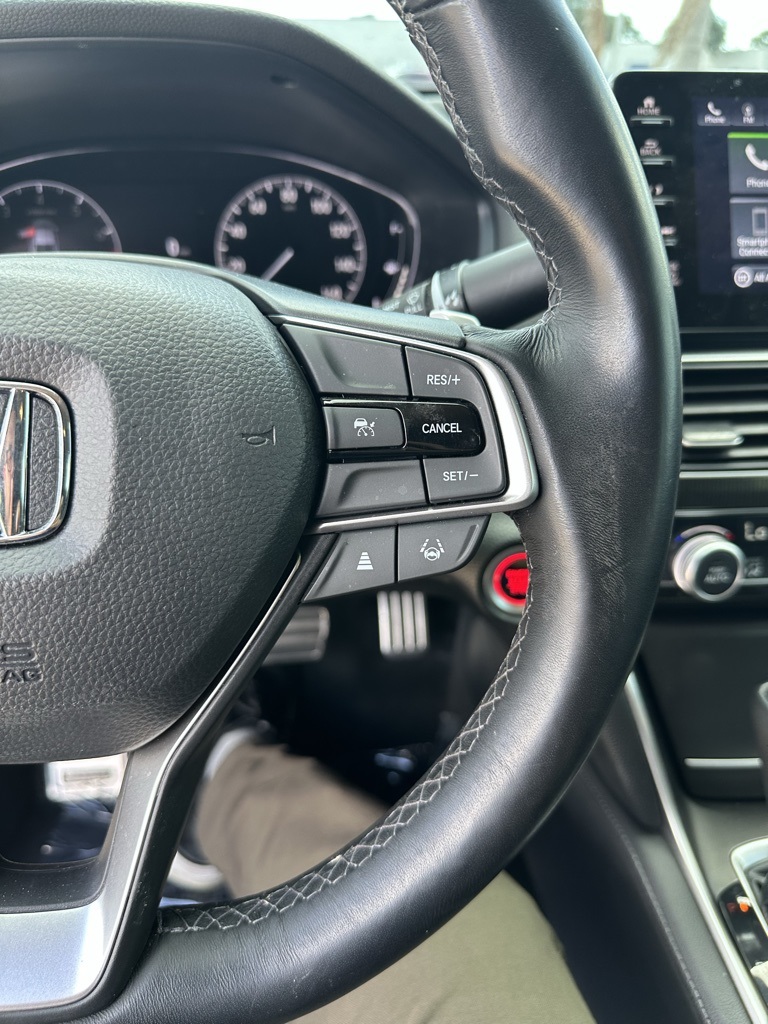 Vehicle image 17 of 32
