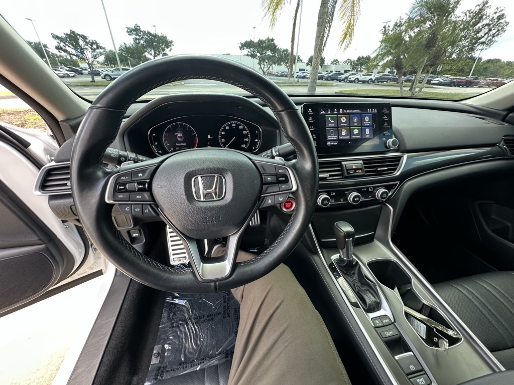 Vehicle image 14 of 32
