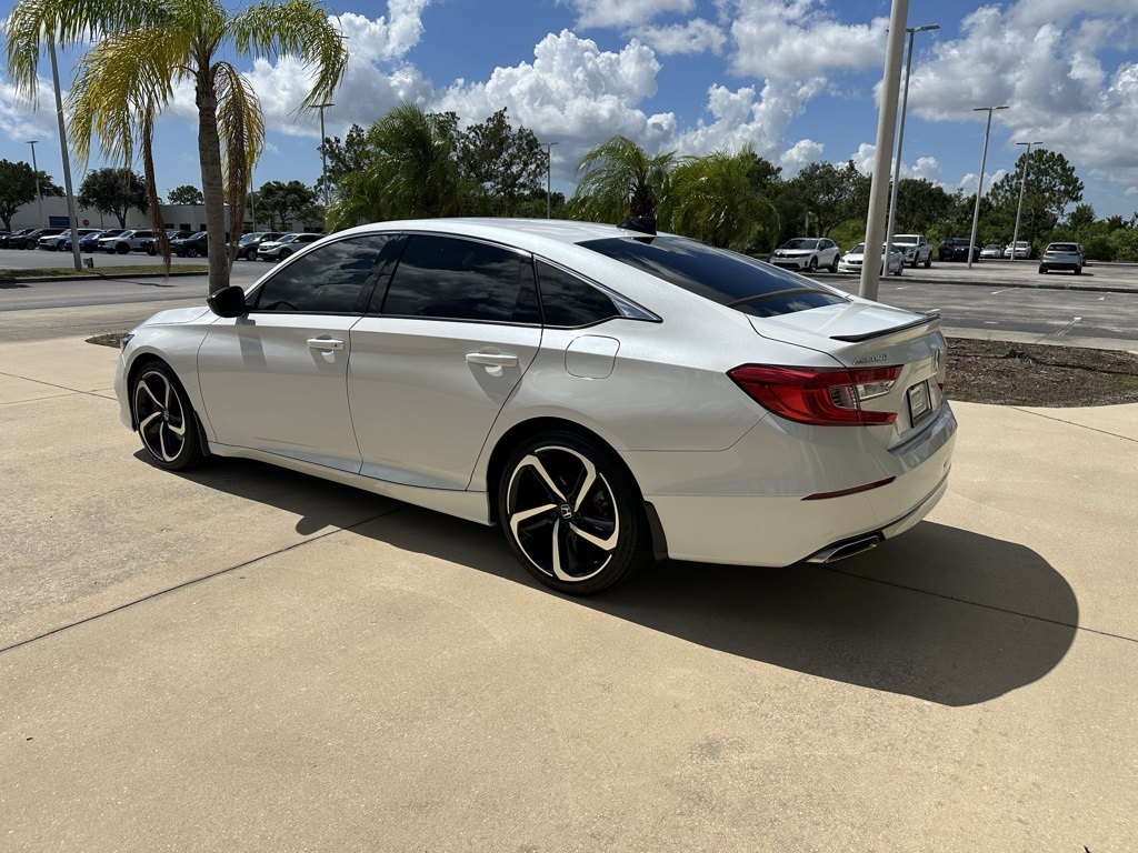 Vehicle image 5 of 32