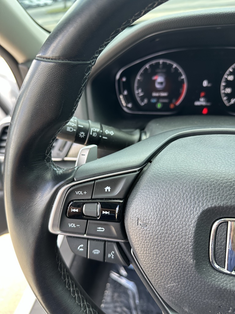 Vehicle image 18 of 32