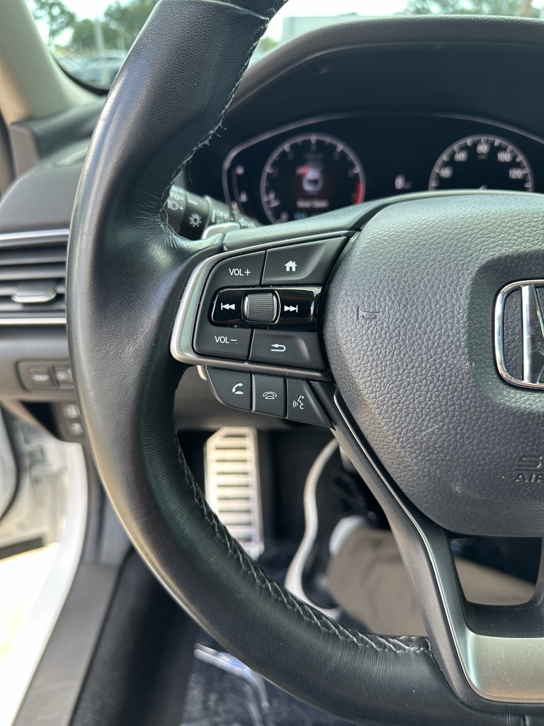 Vehicle image 16 of 32