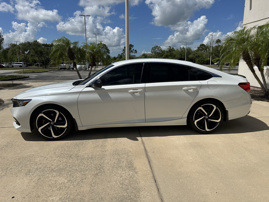 Vehicle image 6 of 32