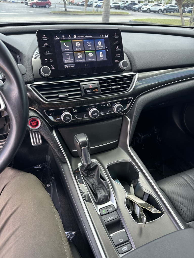 Vehicle image 15 of 32