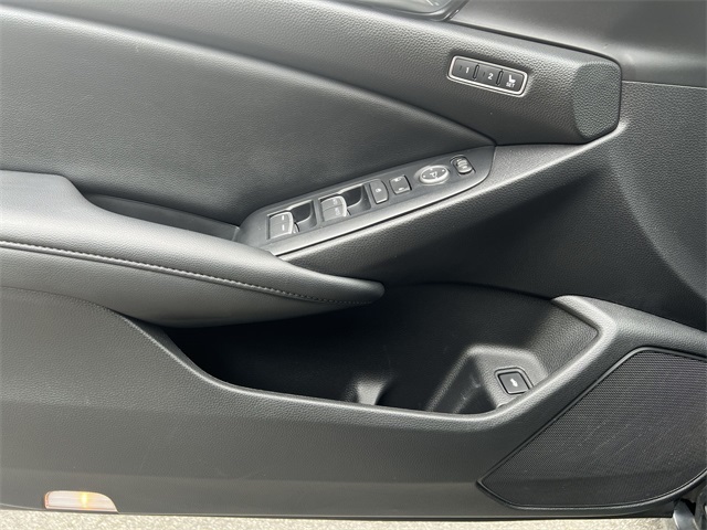 Vehicle image 20 of 24