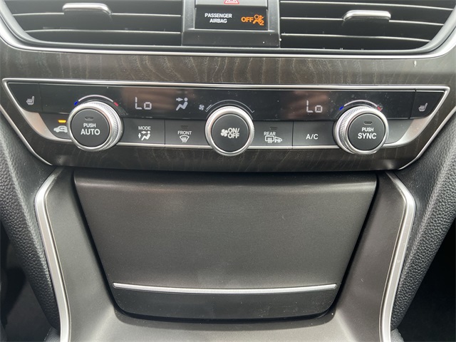 Vehicle image 23 of 24