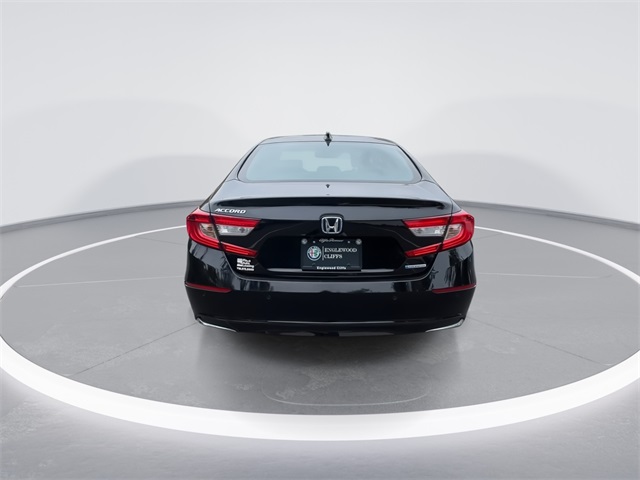 Vehicle image 8 of 24