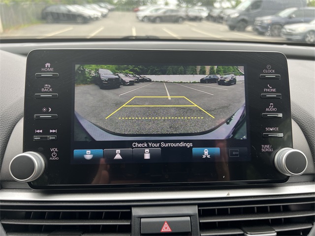 Vehicle image 18 of 24