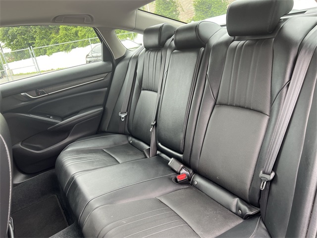 Vehicle image 13 of 24
