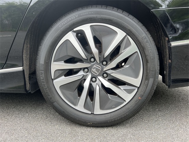 Vehicle image 11 of 24