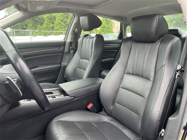 Vehicle image 14 of 24