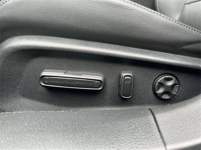 Vehicle image 21 of 24