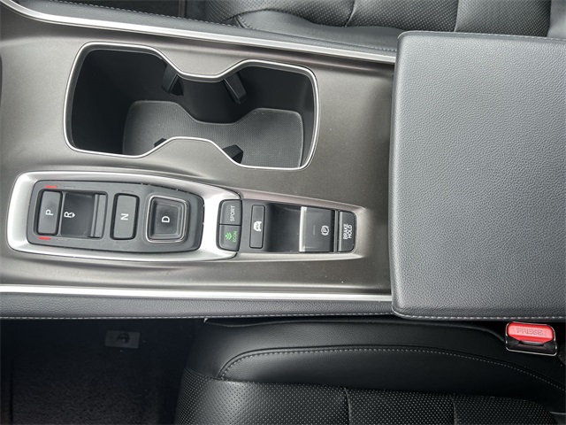 Vehicle image 19 of 24