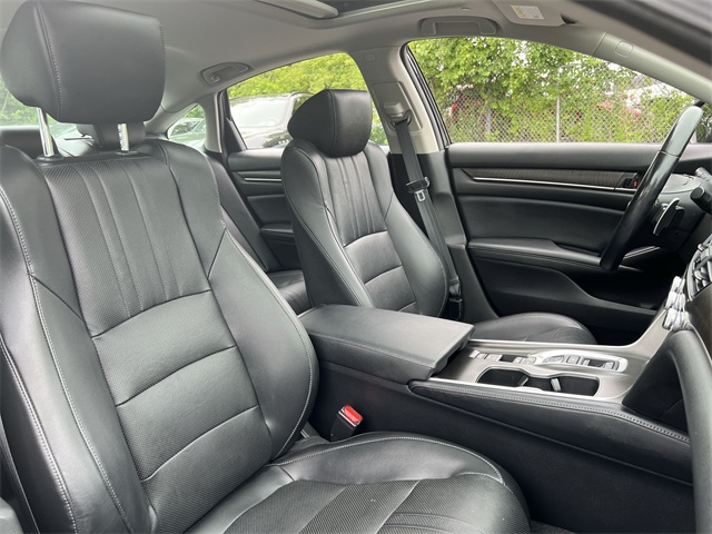 Vehicle image 15 of 24