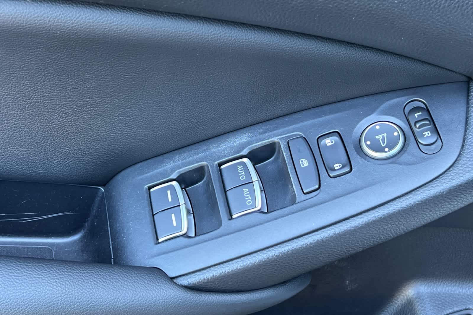 Vehicle image 24 of 29