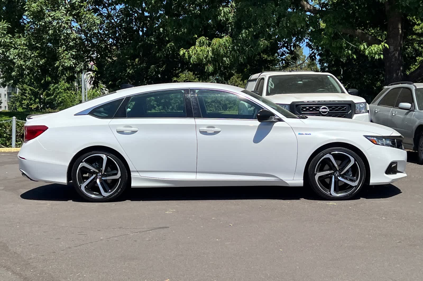 Vehicle image 4 of 29