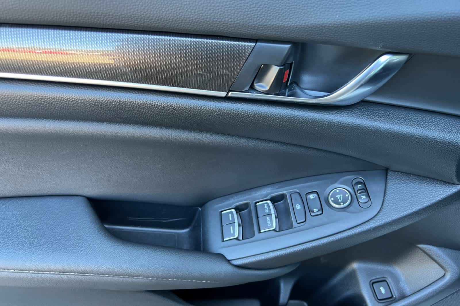 Vehicle image 22 of 29