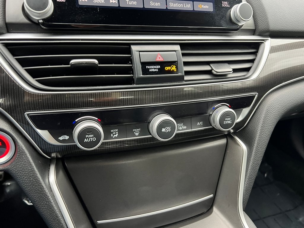 Vehicle image 25 of 29