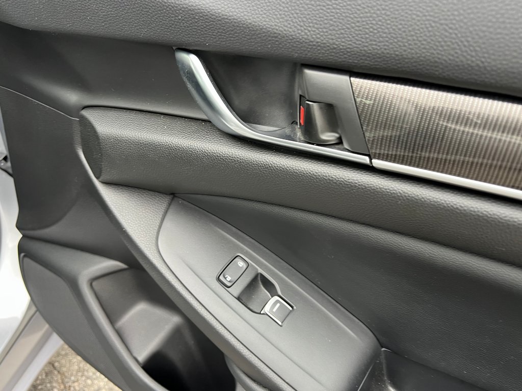Vehicle image 14 of 29