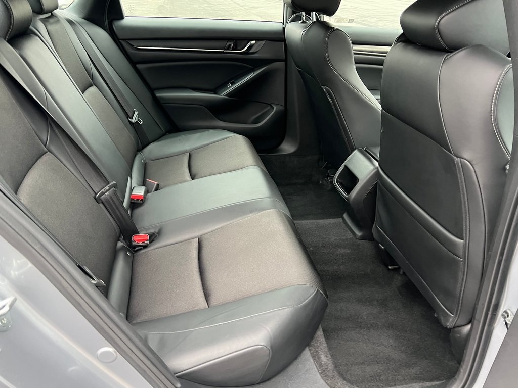 Vehicle image 15 of 29