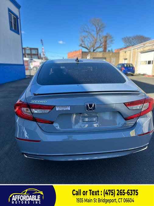 Vehicle image 5 of 8
