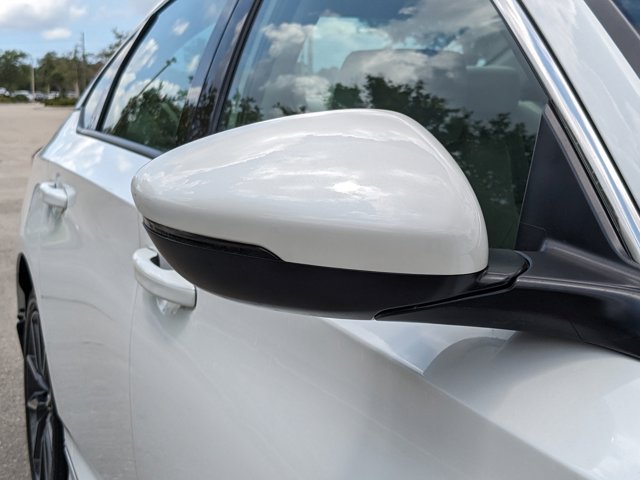 Vehicle image 17 of 36