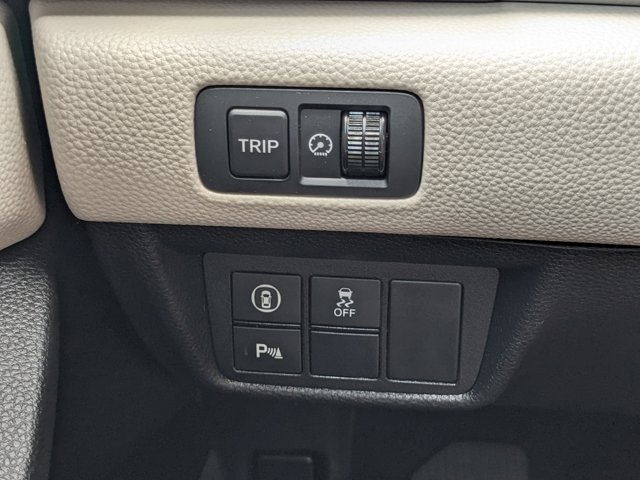 Vehicle image 31 of 36