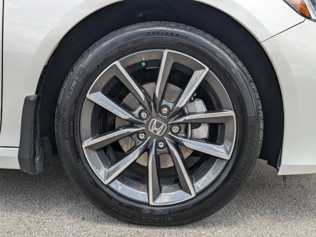 Vehicle image 16 of 36