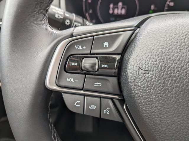 Vehicle image 32 of 36