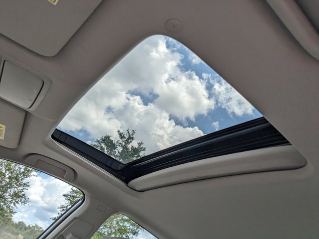 Vehicle image 25 of 36