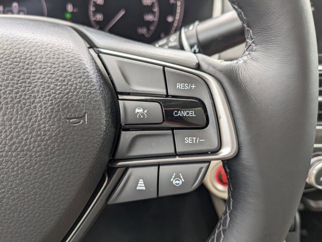Vehicle image 33 of 36