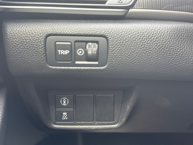 Vehicle image 18 of 33