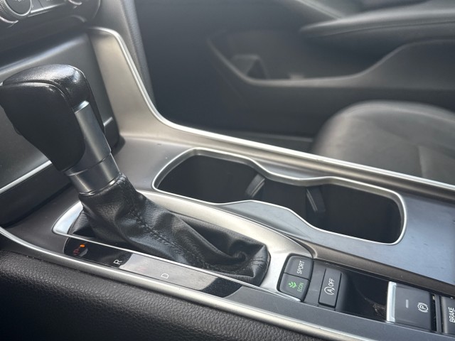 Vehicle image 23 of 33