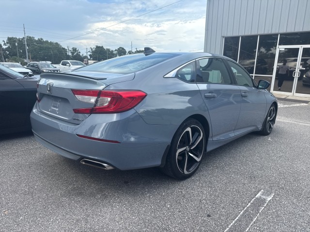 Vehicle image 9 of 33