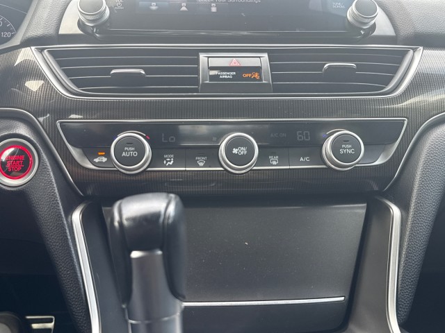 Vehicle image 22 of 33