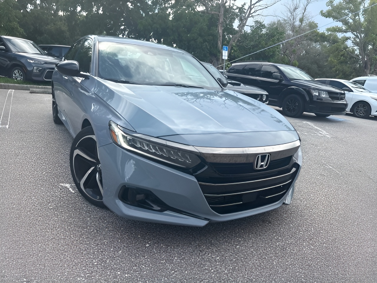 Vehicle image 31 of 33