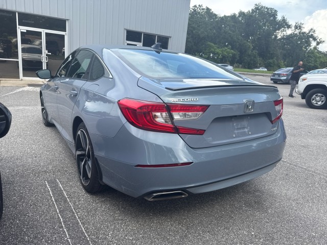 Vehicle image 10 of 33