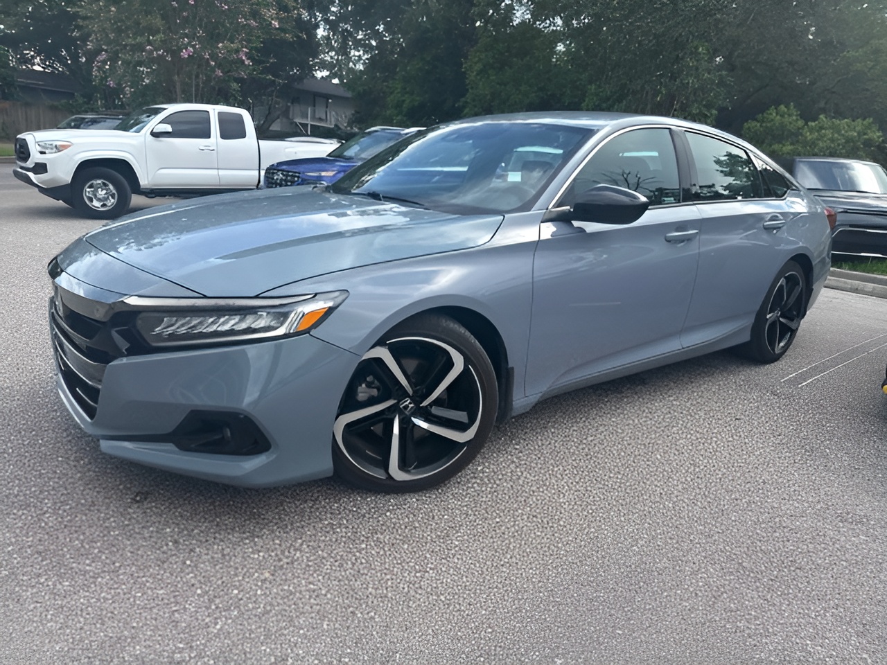 Vehicle image 24 of 33