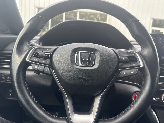 Vehicle image 15 of 33