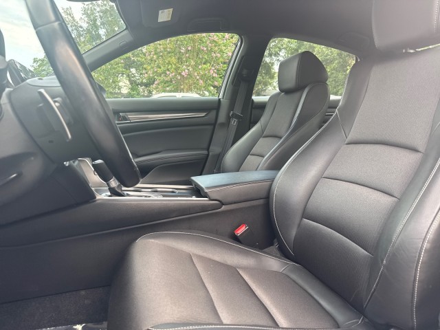 Vehicle image 11 of 33