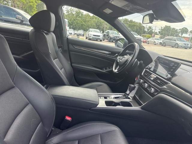 Vehicle image 14 of 33