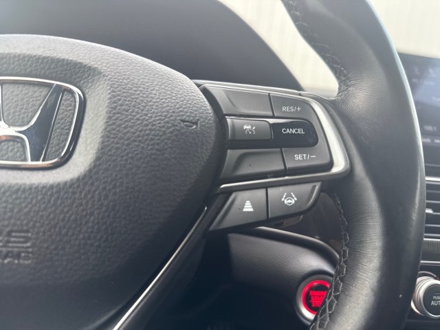 Vehicle image 16 of 33