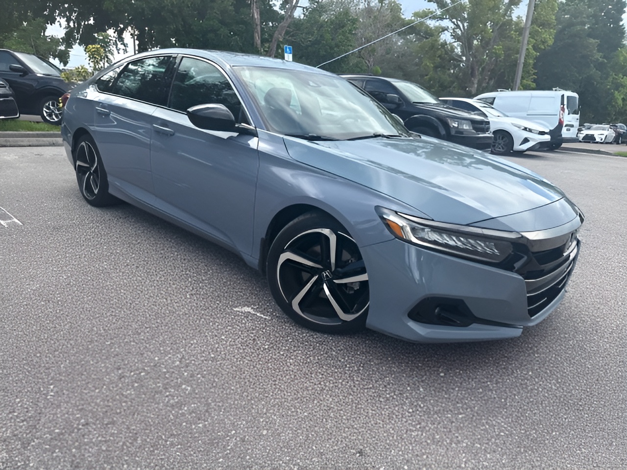 Vehicle image 28 of 33