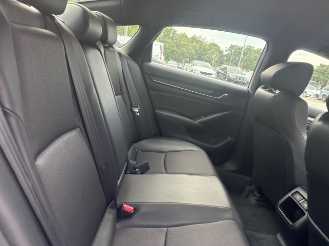 Vehicle image 13 of 33