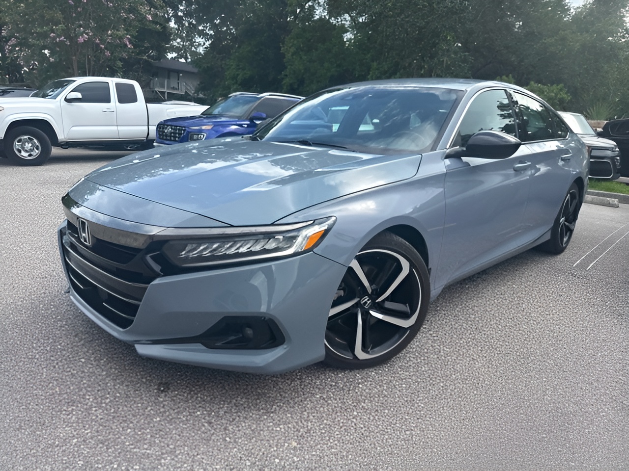 Vehicle image 25 of 33